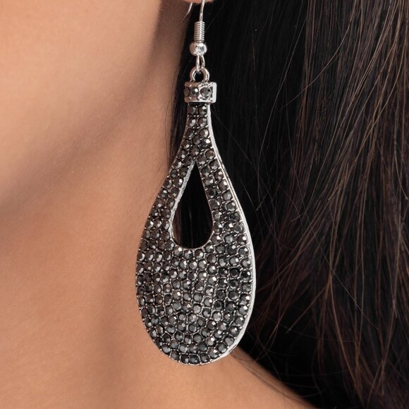 paparazzi Jewelry - Teardrop Tremolo - Silver Earrings
